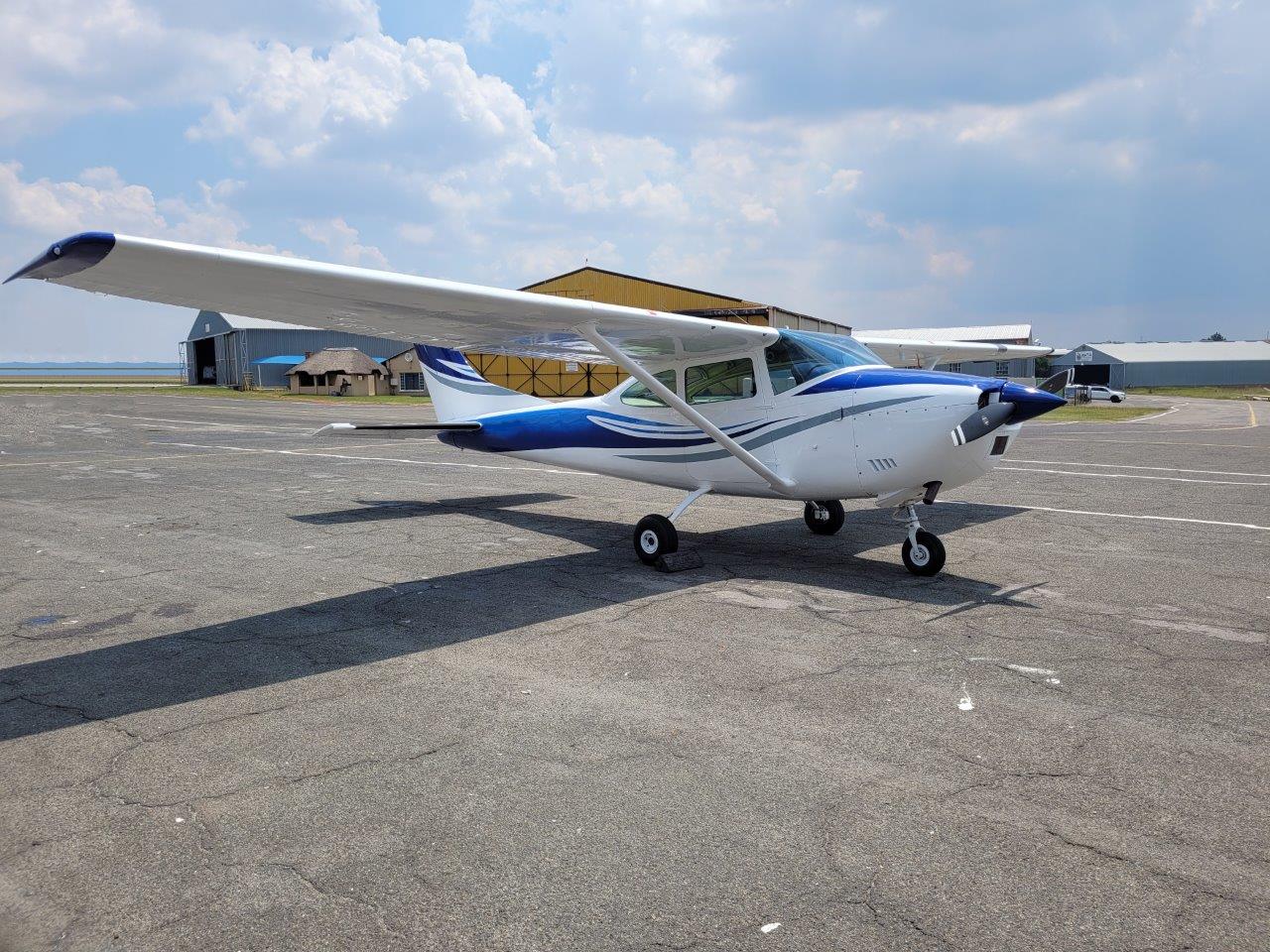 1971 Cessna 182N exterior1