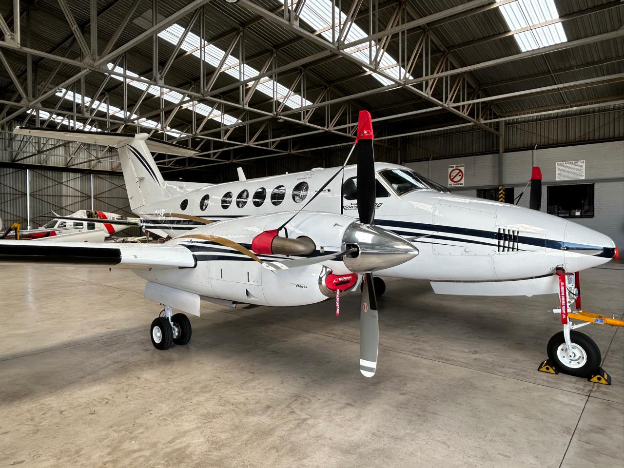 1998 Beechcraft King Air B200 exterior2